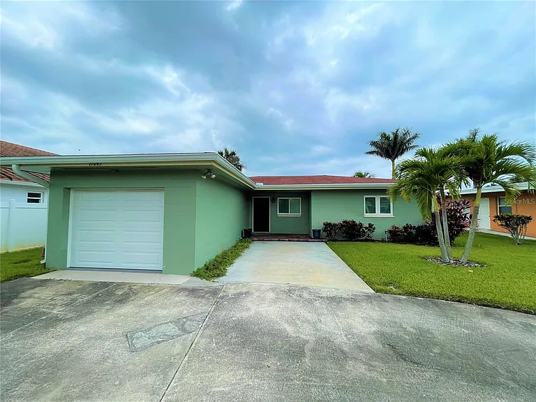 17045 Dolphin Dr — Photo 46