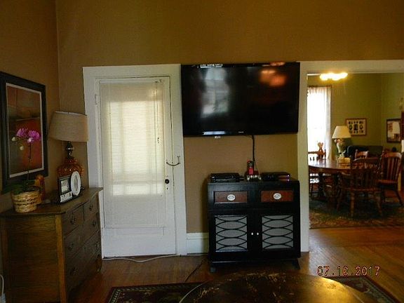 4th image of 416 N Oak St