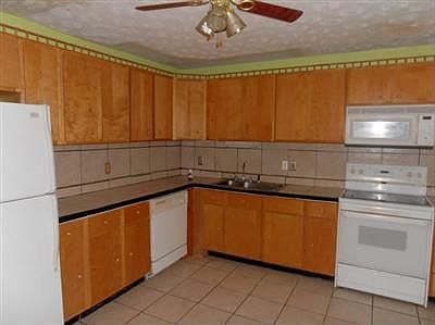 3rd image of 803 Bayberry Dr