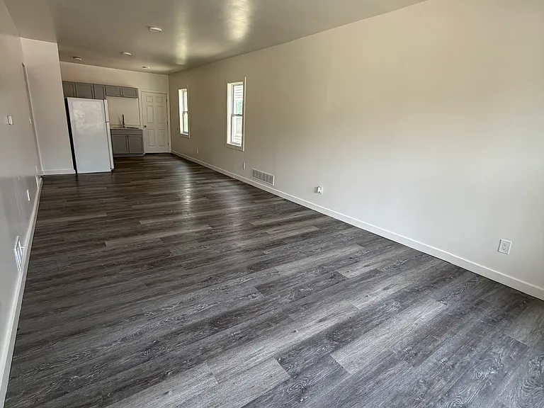4557 Seebaldt St — Photo 4