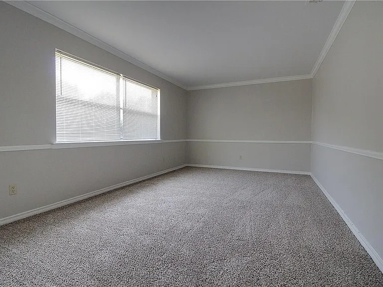 7708 Dentcrest Dr — Photo 3