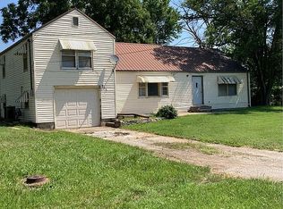 323 E 7th St, Lyndon, KS 66451