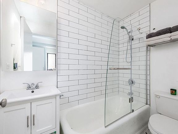 5th image of 227 E 57th St #F2