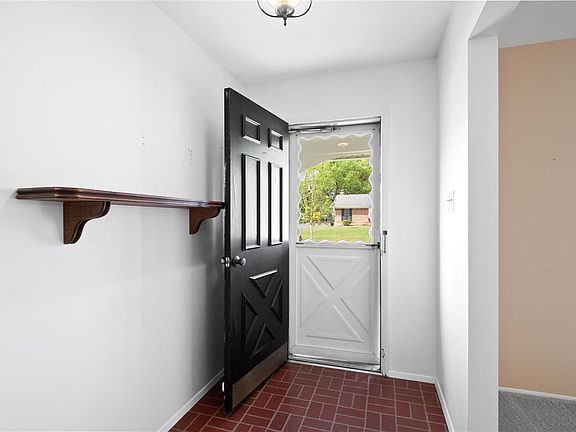 3rd image of 11654 Rossmoor Ln
