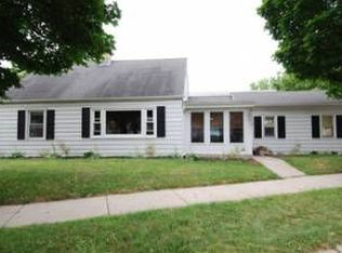 1472 S 94th Pl, West Allis, WI 53214