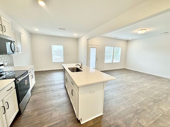 3rd image of 1360 Stork Dr
