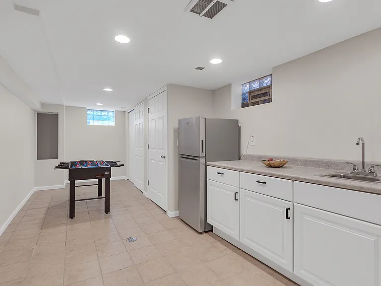 1100 Edmer Ave — Photo 10
