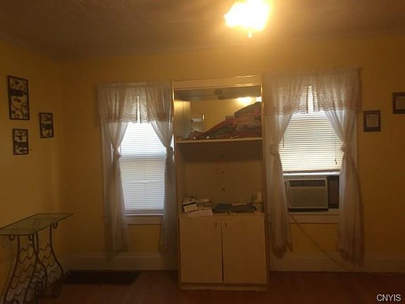 5th image of 118 Fountain St