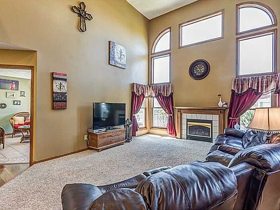 2nd image of 2620 Fieldstone Ct