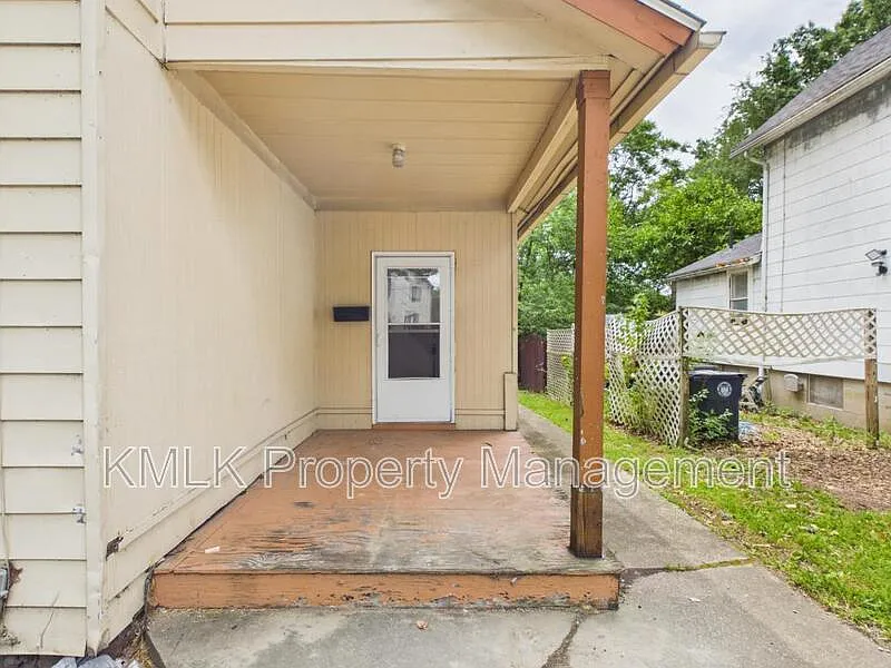 4 bed, 2.0 bath, 1370 sqft, $1,195 — Photo 2