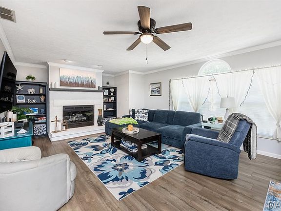 5th image of 15 Michelle Dr