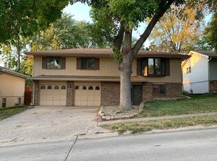10922 Crown Point Ave, Omaha, NE 68164