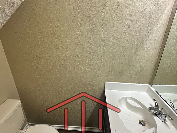 5th image of 5904 Holiday Ln APT B