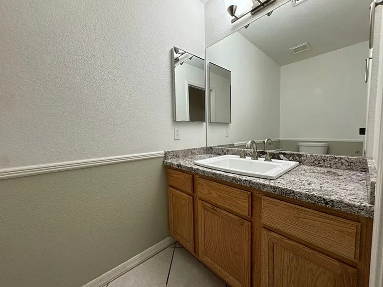 1510 E Charleston Ave — Photo 16