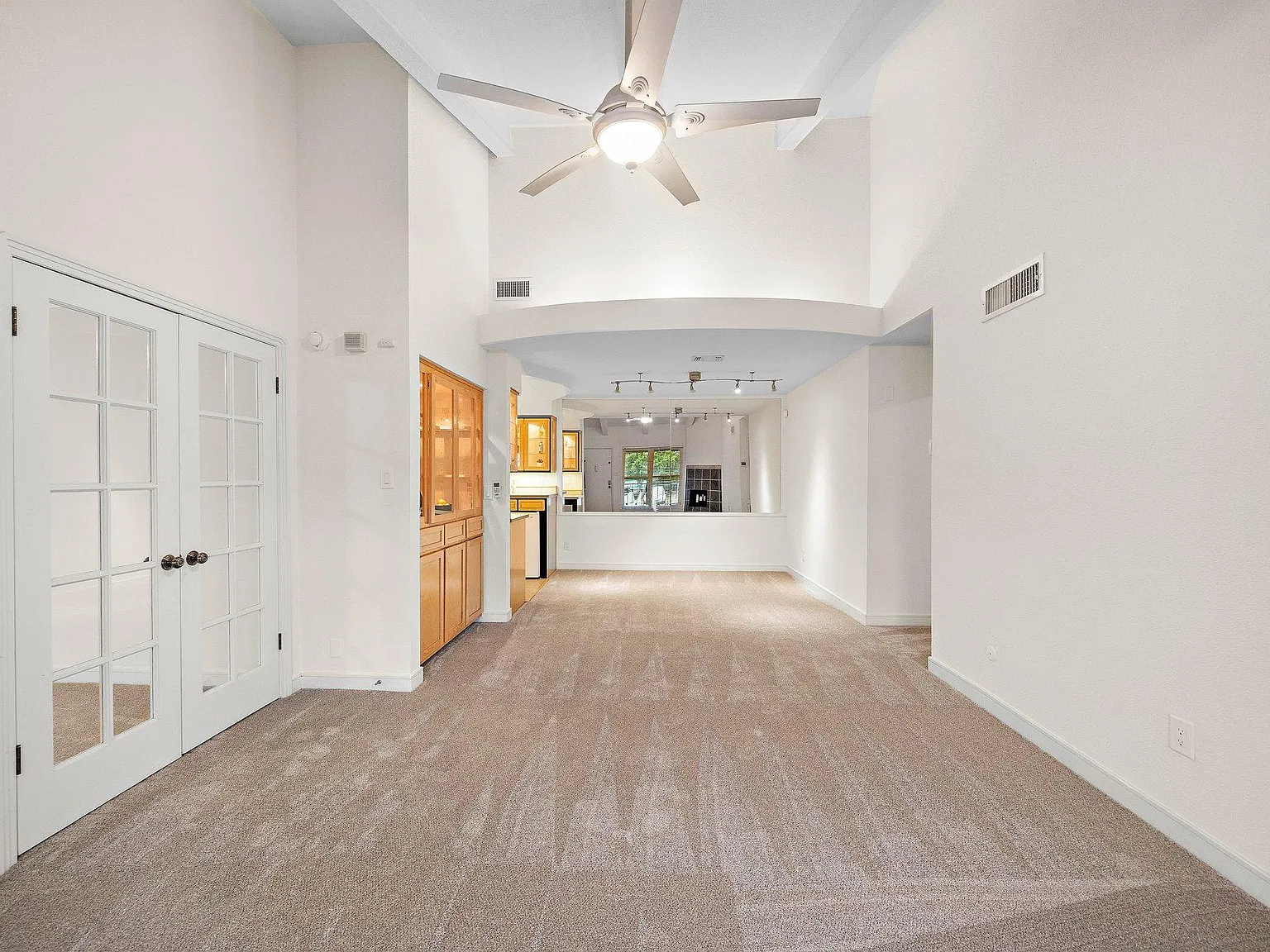 2 bed, 1014 sqft, $1,695 — Photo 2