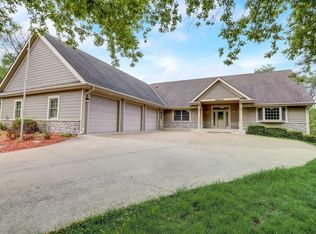 2904 Lookout Ridge Ct, Waukesha, WI 53189
