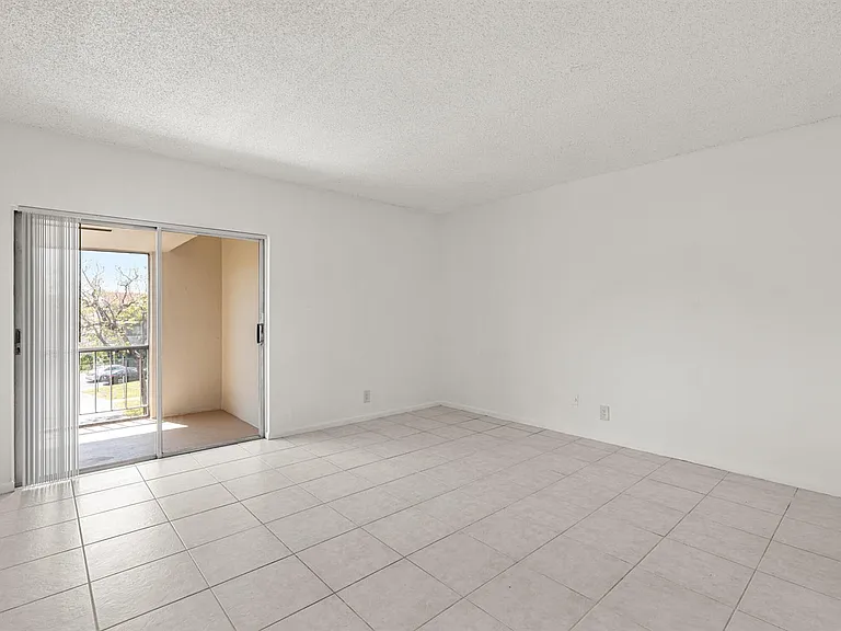 626 NW 13th St #310 — Photo 17