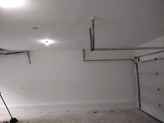 5th image of 606 Oak Gale Ln