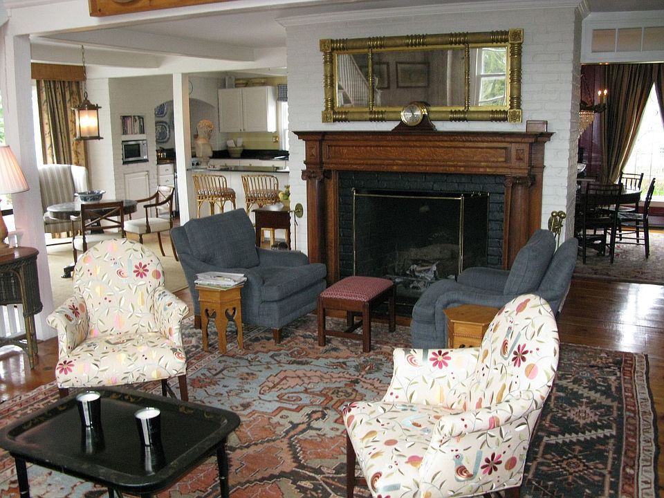 1st image of 16 Greenway Dr