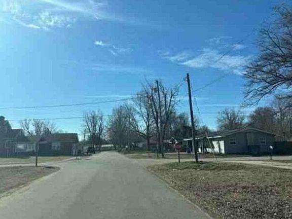 Exterior Neighborhood (street photo)