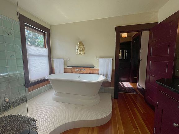 5th image of 3100 SE Alder Ct
