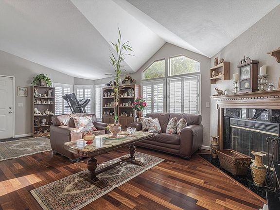 2nd image of 507 Eucalyptus Dr #507