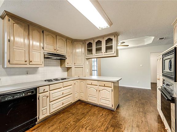 4th image of 1313 Primrose Ln