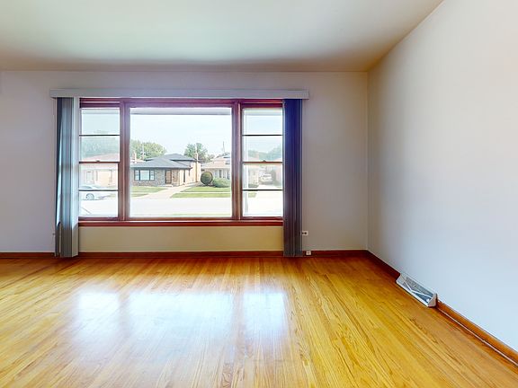 5th image of 670 Escanaba Ave