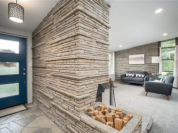 3rd image of 104 Mount Blaine Dr