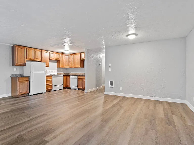 The Highlander Apartments — Photo 6