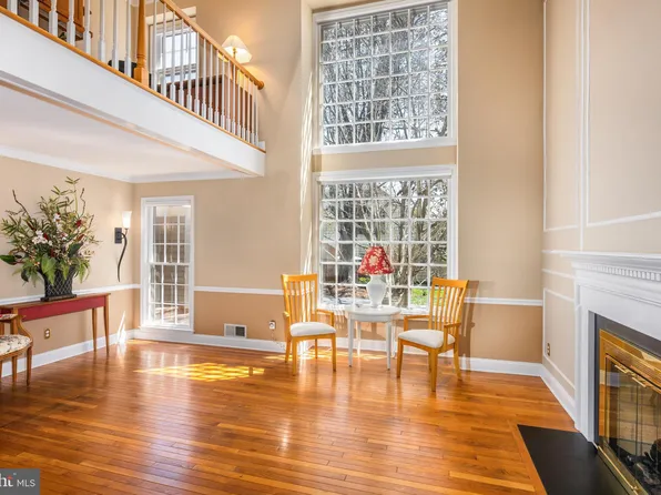 9213 Copenhaver Dr, Rockville, MD 20854