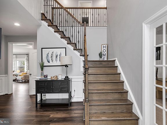 5th image of 125 Brooke Point Ct