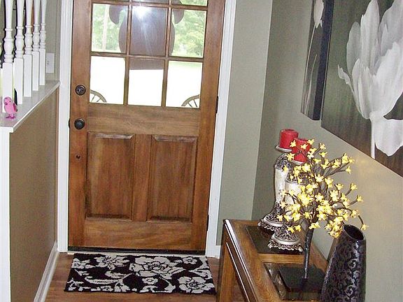 3rd image of 314 Circle Dr