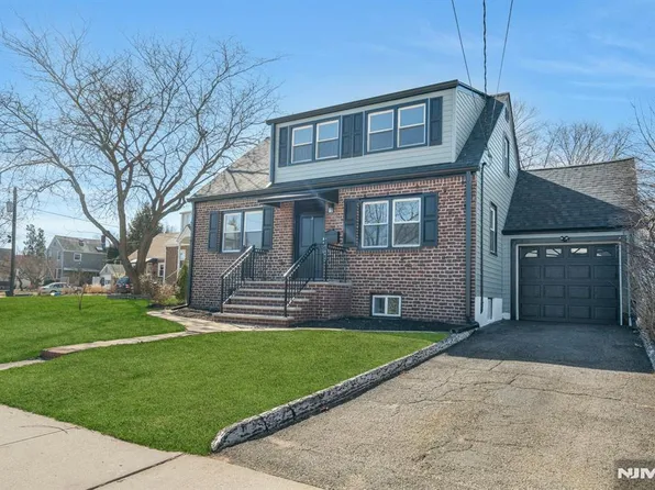 5 Sand Hill Ct, Little Ferry, NJ 07643
