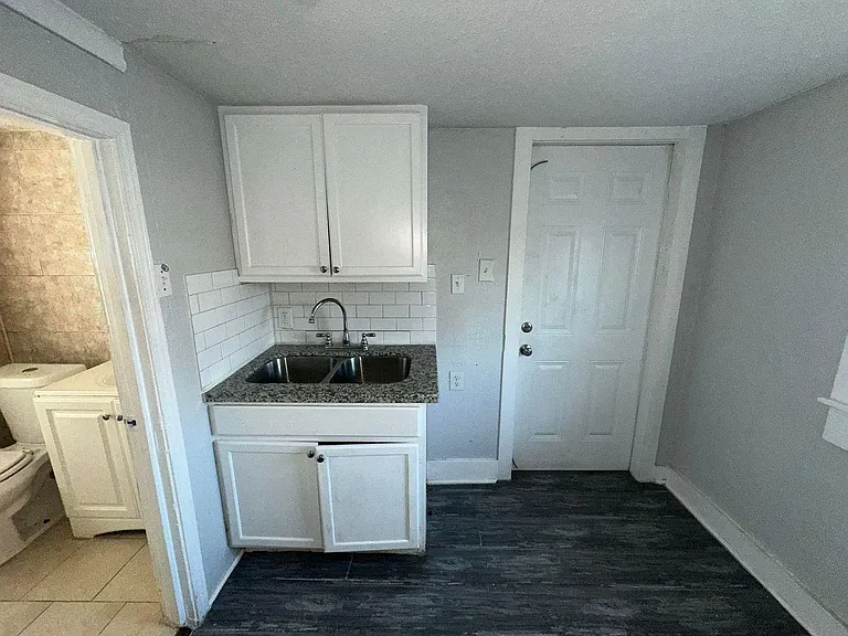 412 N 8th St #1 — Photo 6