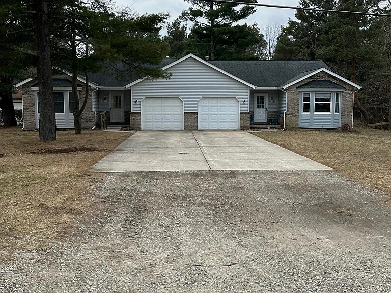 8447 Lakeshore Rd — Photo 1