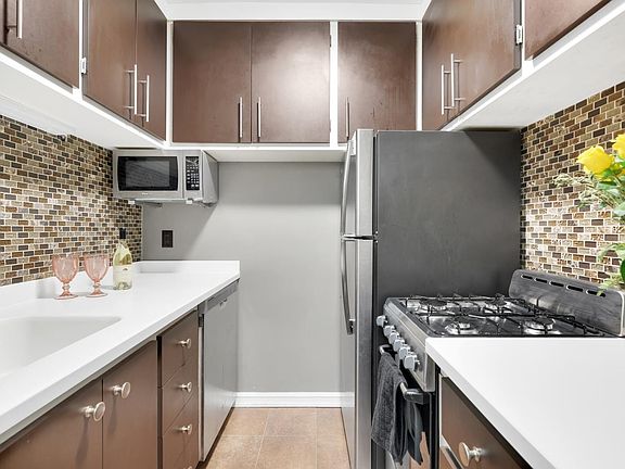 5th image of 345 E 52nd St APT 5K