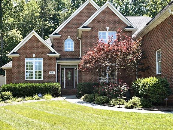 3rd image of 3923 Fox Grove Trl