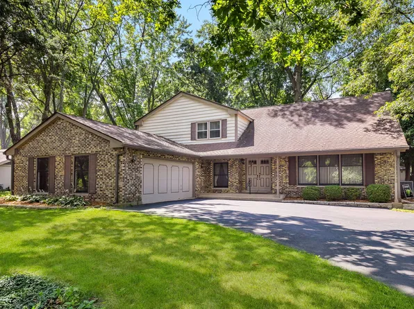 5N634 Lostview Ln, St Charles, IL 60175