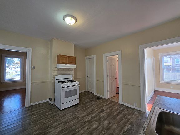 3rd image of 41 Hotchkiss St #A