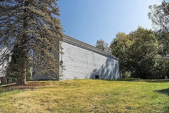5th image of 621 Willow St