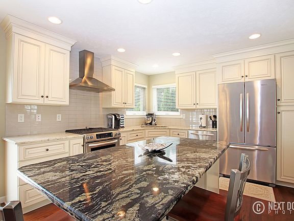 3rd image of 1482 Stoney Lake Dr