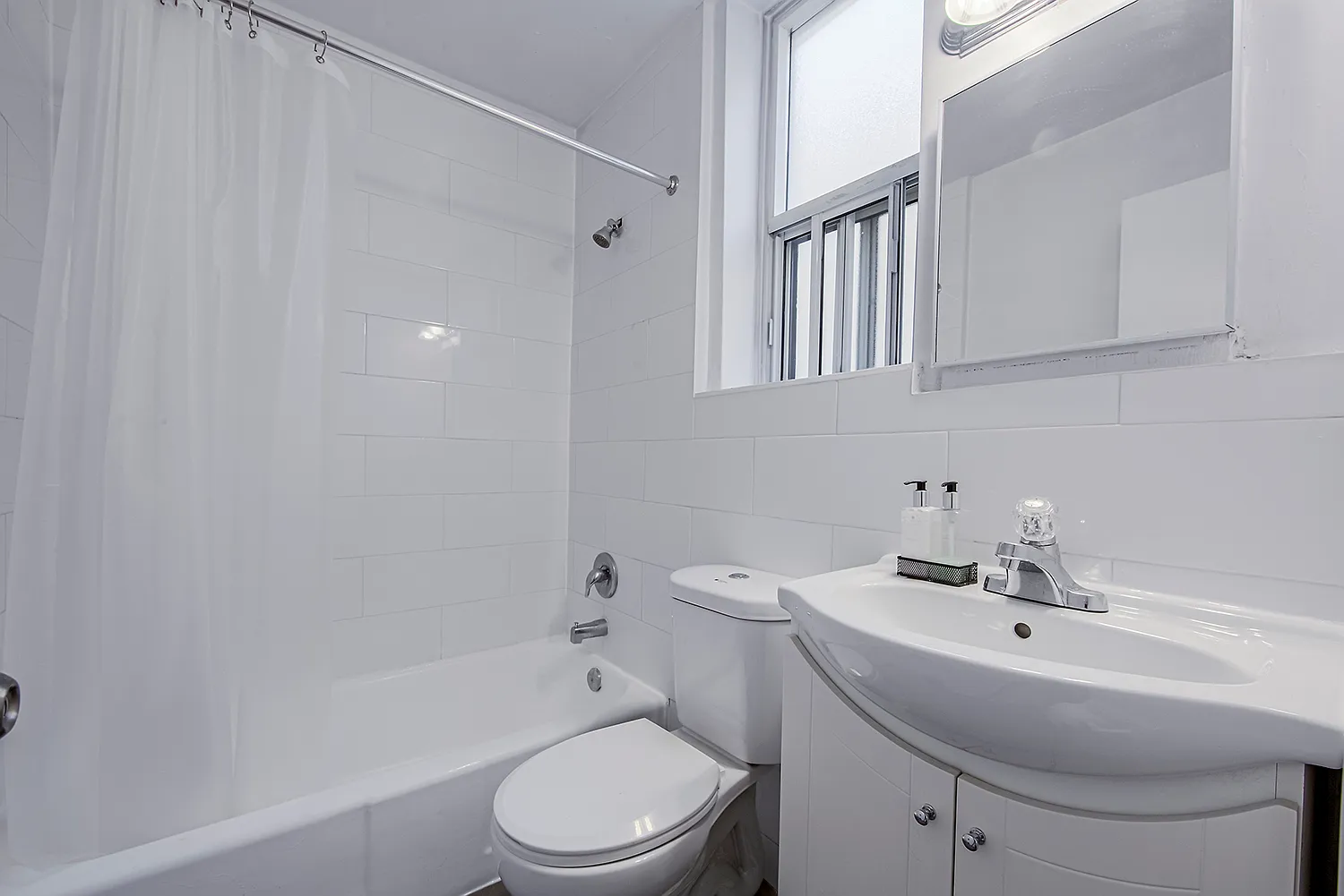 85 Lowther Avenue — Photo 4