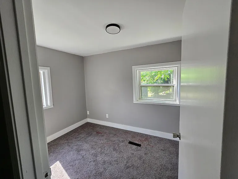 928 Farnam St — Photo 9