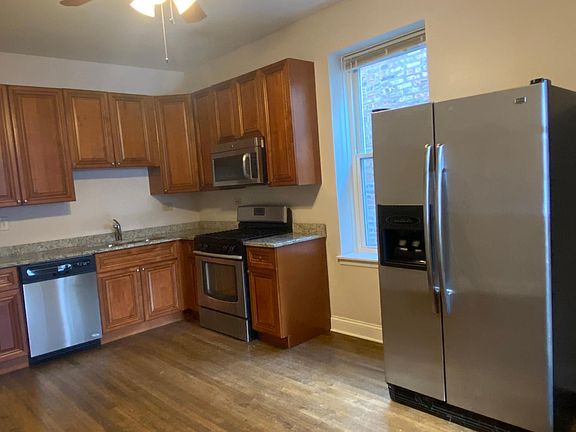 4th image of 3605 W Belmont Ave #2