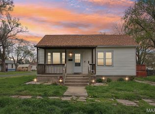 902 S Monroe St, Litchfield, IL 62056