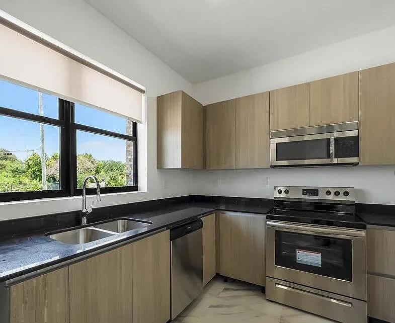 3 bed, 2.5 bath, 1504 sqft, $3,000 — Photo 3
