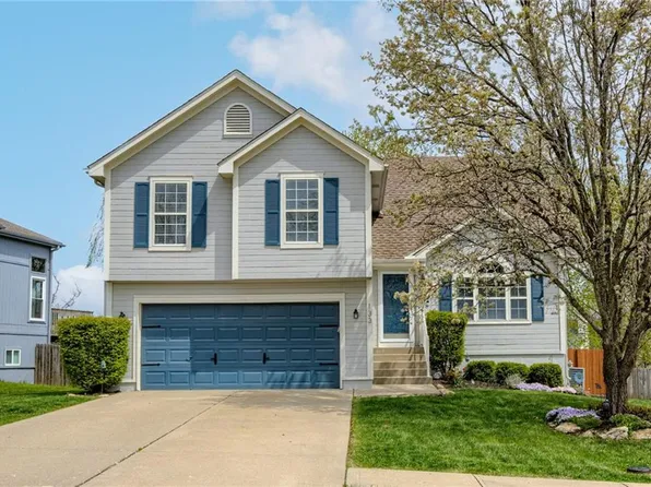 133 N Highland Dr, Raymore, MO 64083