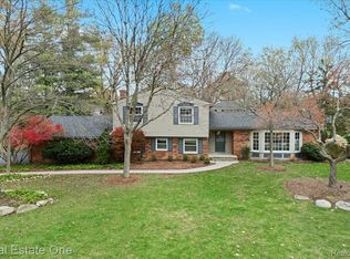 5611 Priory Ln, Bloomfield Hills, MI 48301