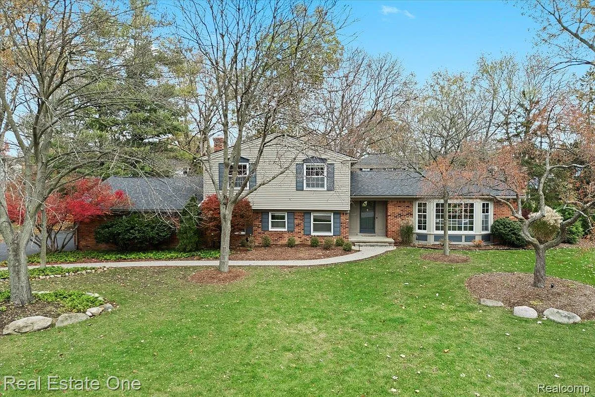 5611 Priory Ln photo 1